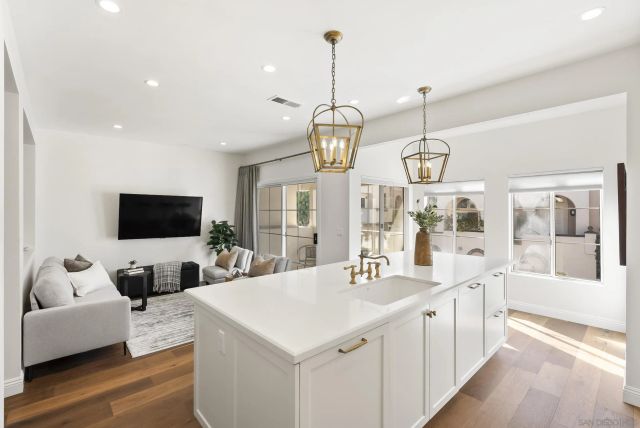 5143 Renaissance Ave B, San Diego, CA 92122