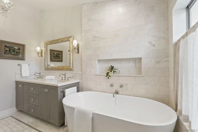 5143 Renaissance Ave B, San Diego, CA 92122