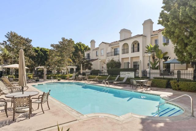 5143 Renaissance Ave B, San Diego, CA 92122