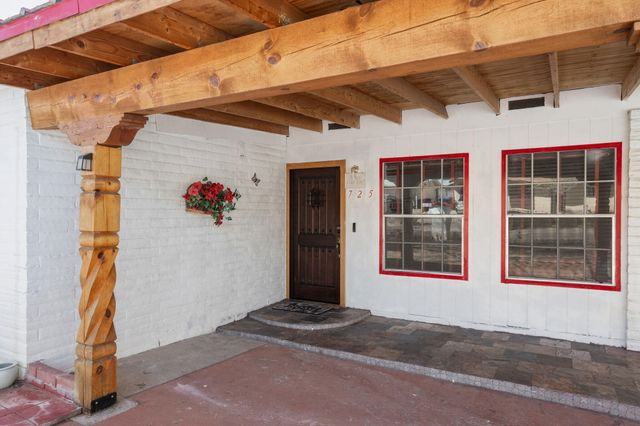 725 La Charles Drive NE, Albuquerque, NM 87123