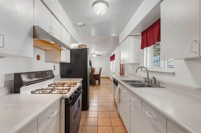 725 La Charles Drive NE, Albuquerque, NM 87123