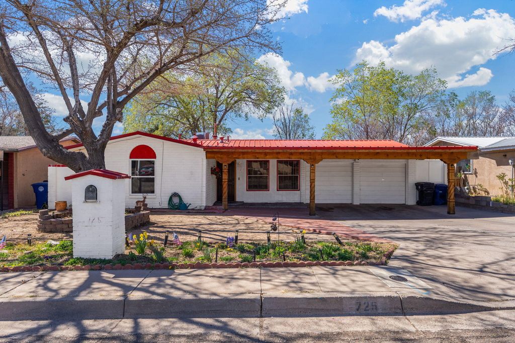 725 La Charles Drive NE, Albuquerque, NM 87123