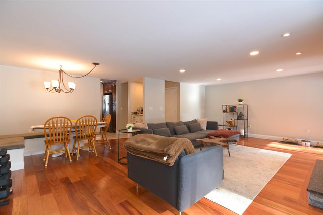 38 Pondview Drive, Merrimack, NH 03054