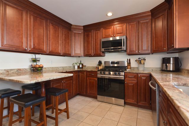 38 Pondview Drive, Merrimack, NH 03054