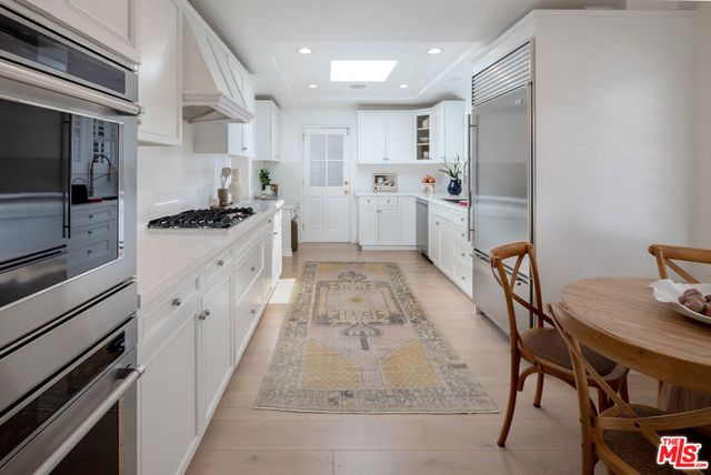 1134 San Ysidro Drive, Beverly Hills, CA 90210