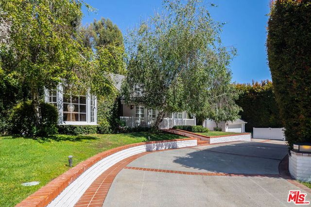 1134 San Ysidro Drive, Beverly Hills, CA 90210