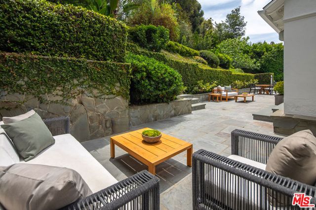 1134 San Ysidro Drive, Beverly Hills, CA 90210