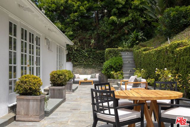 1134 San Ysidro Drive, Beverly Hills, CA 90210