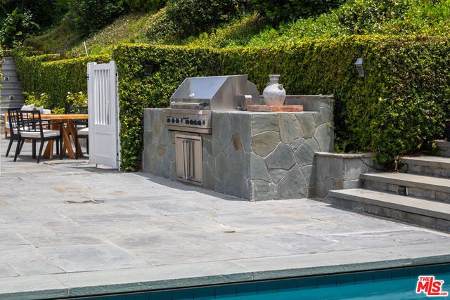 1134 San Ysidro Drive, Beverly Hills, CA 90210