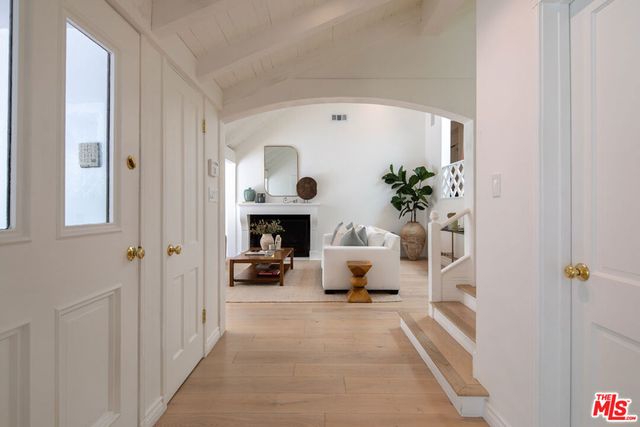 1134 San Ysidro Drive, Beverly Hills, CA 90210