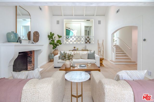 1134 San Ysidro Drive, Beverly Hills, CA 90210