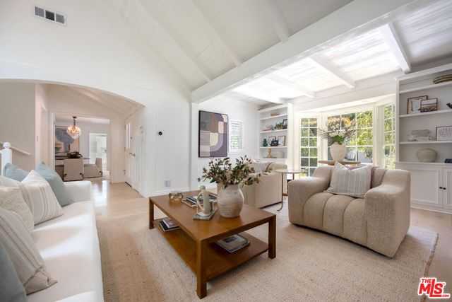 1134 San Ysidro Drive, Beverly Hills, CA 90210