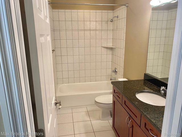 1115 N Old Woodward Avenue 61, Birmingham, MI 48009