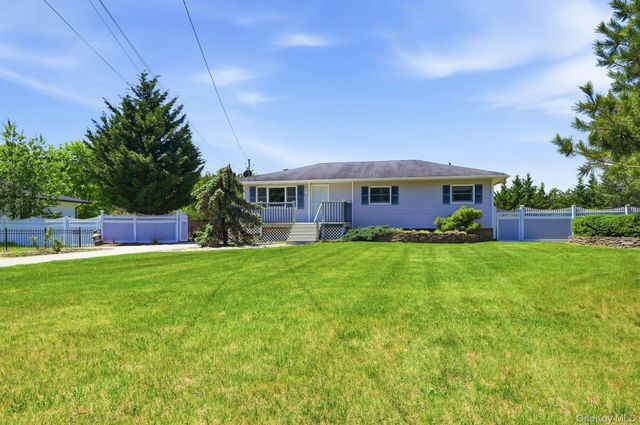1072 Connetquot Avenue, Central Islip, NY 11722