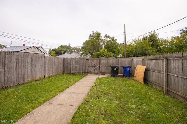 3125 W 70th Street, Cleveland, OH 44102