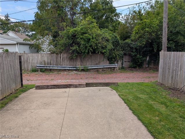 3125 W 70th Street, Cleveland, OH 44102