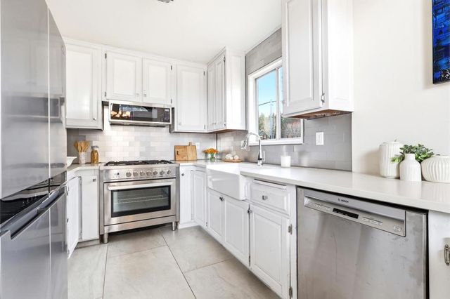 39820 Lakeview Drive, Big Bear, CA 92315