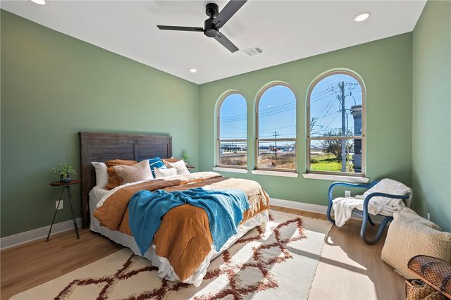 100 33rd W, Bryan, TX 77803