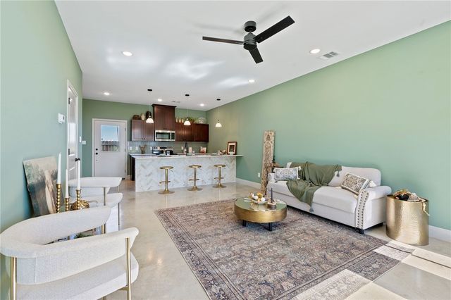 100 33rd W, Bryan, TX 77803