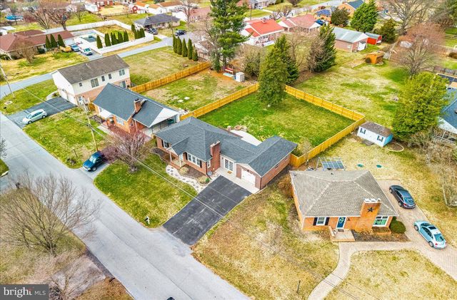 18436 WOODSIDE DR, Hagerstown, MD 21740