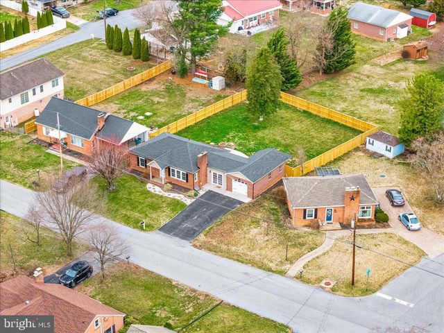 18436 WOODSIDE DR, Hagerstown, MD 21740