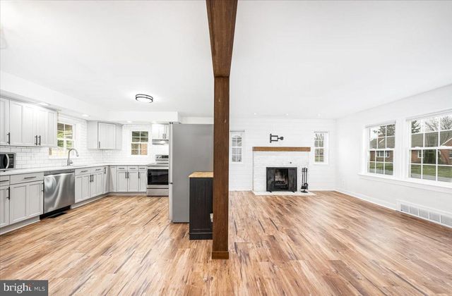 18436 WOODSIDE DR, Hagerstown, MD 21740