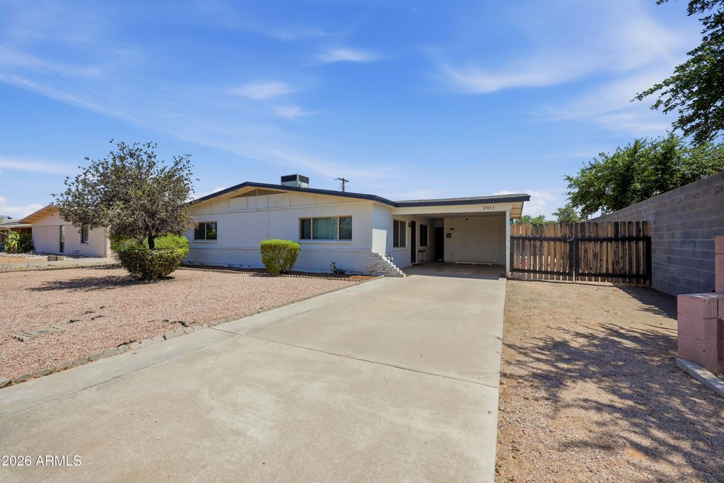 2011 E BRAMBLE Avenue, Mesa, AZ 85204 — exterior
