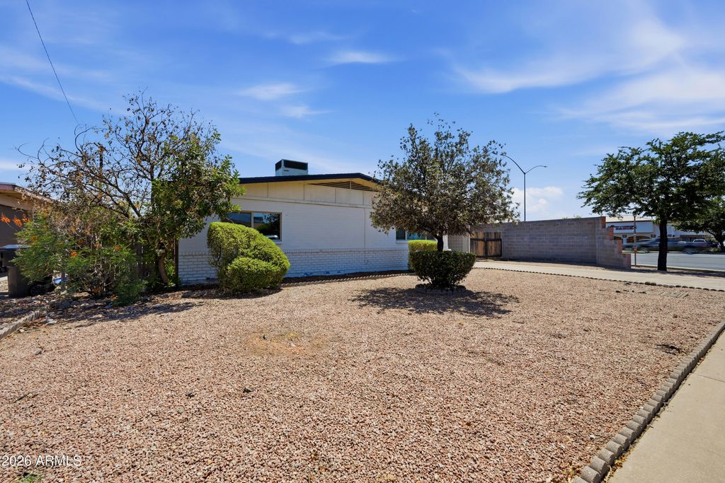 2011 E BRAMBLE Avenue, Mesa, AZ 85204 — photo 2