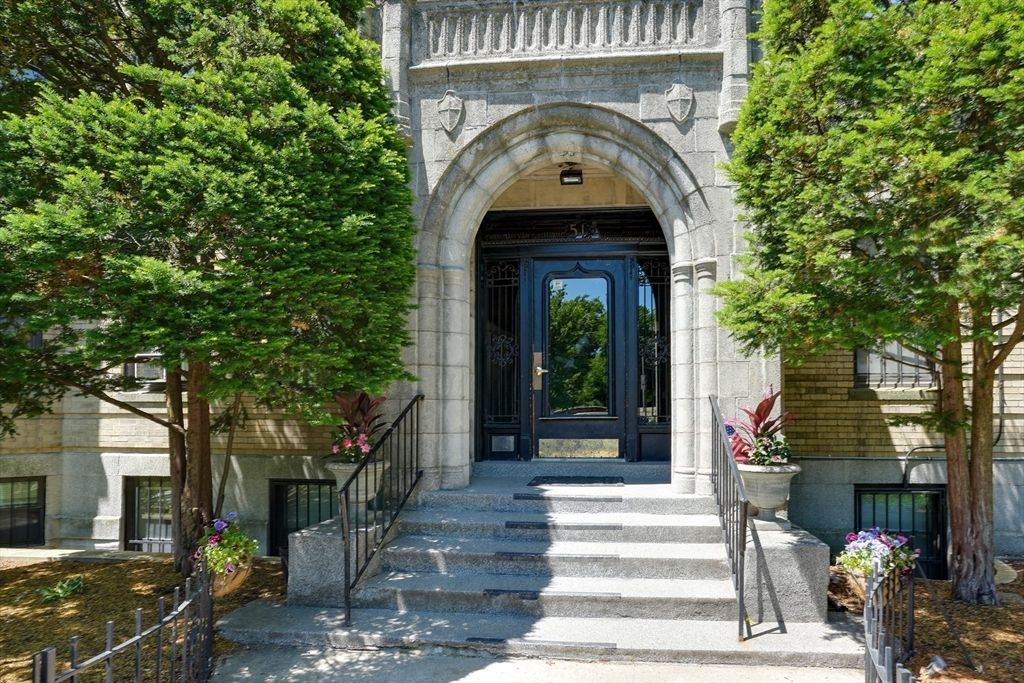 51 Park Drive 27, Boston, MA 02215