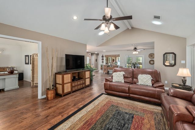 108 Forehand Drive, Trinidad, TX 75163