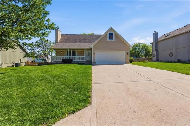 303 SW Albatross Court, Lee's Summit, MO 64082