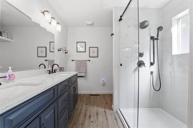 303 SW Albatross Court, Lee's Summit, MO 64082