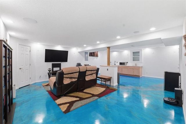 303 SW Albatross Court, Lee's Summit, MO 64082