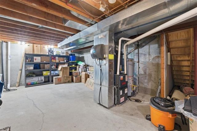 303 SW Albatross Court, Lee's Summit, MO 64082