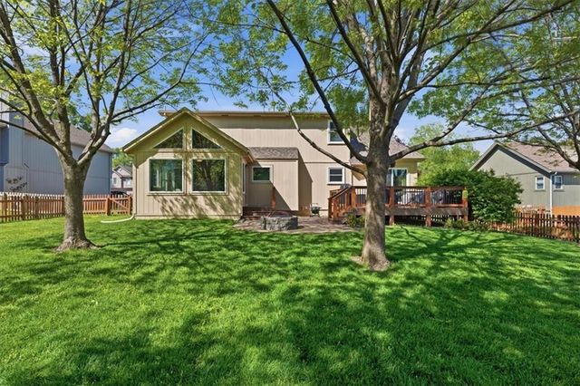 303 SW Albatross Court, Lee's Summit, MO 64082