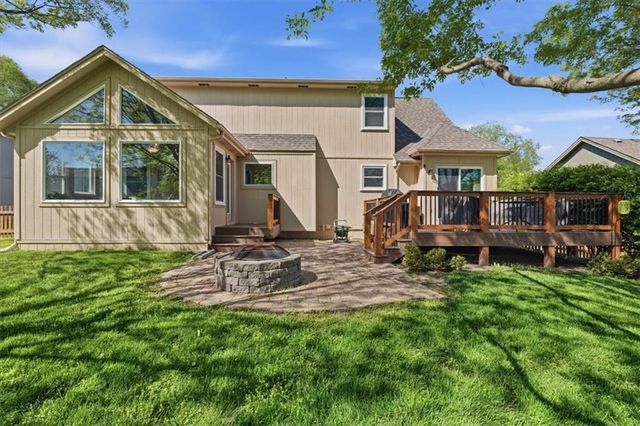 303 SW Albatross Court, Lee's Summit, MO 64082