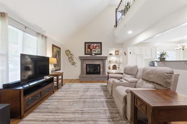 303 SW Albatross Court, Lee's Summit, MO 64082