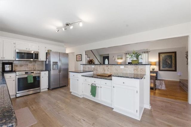 303 SW Albatross Court, Lee's Summit, MO 64082