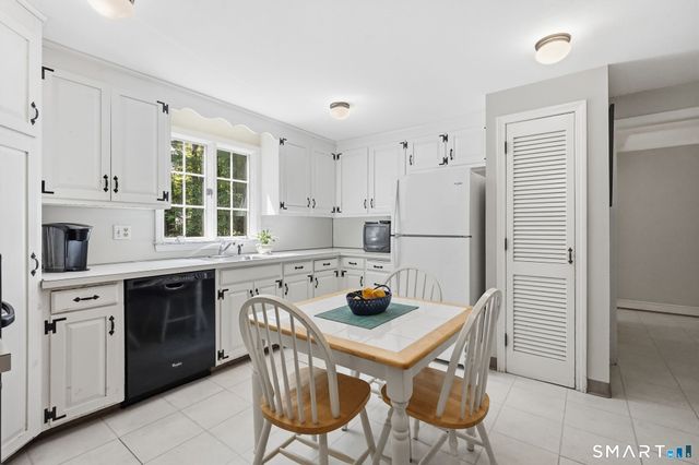 90 Stony Corners Circle, Avon, CT 06001