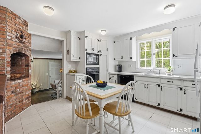 90 Stony Corners Circle, Avon, CT 06001