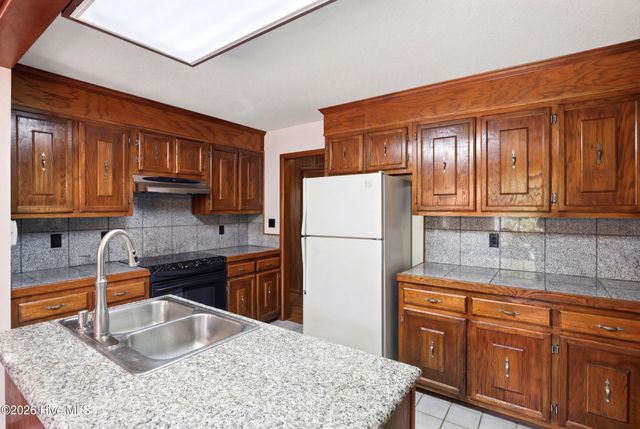 423 E Creekview Drive, Hampstead, NC 28443