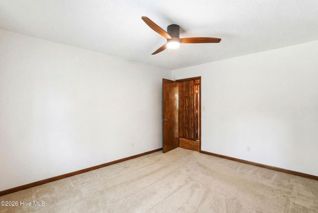423 E Creekview Drive, Hampstead, NC 28443