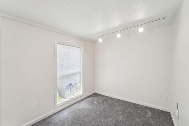 6971 London Groveport Road, Grove City, OH 43123