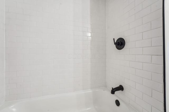 6971 London Groveport Road, Grove City, OH 43123