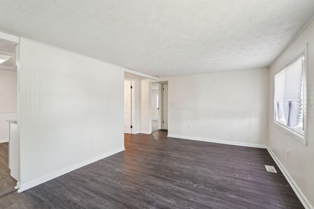 6971 London Groveport Road, Grove City, OH 43123