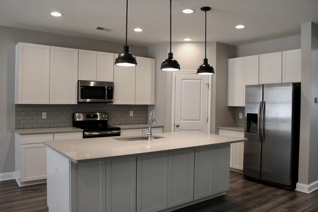 7869 Montview Road, North Charleston, SC 29418