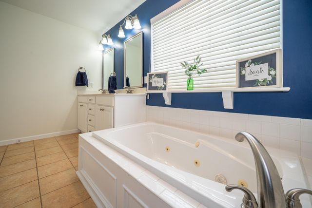 420 Ashbury Farms Drive 420 Ashbury Farms Drive, Vandalia, OH 45377