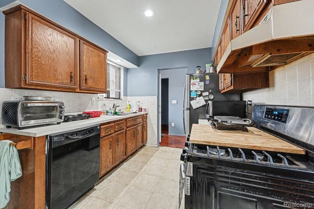 28630 Imperial Drive, Warren, MI 48093