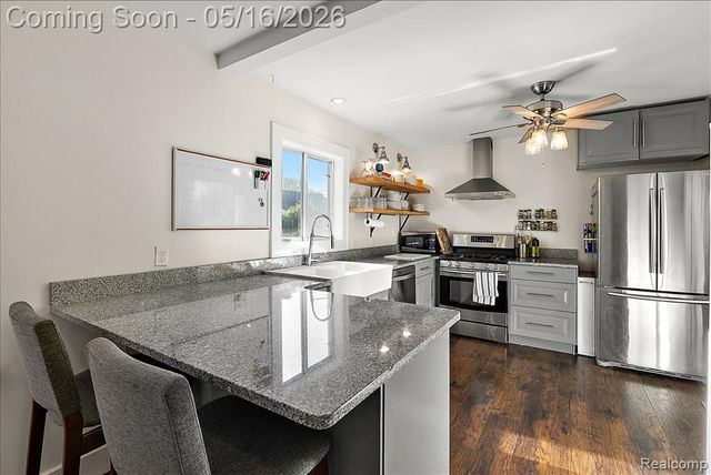 329 E Lawrence Avenue, Royal Oak, MI 48073