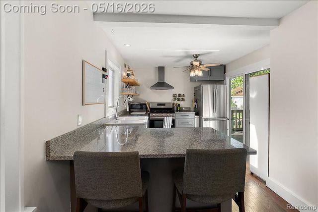 329 E Lawrence Avenue, Royal Oak, MI 48073